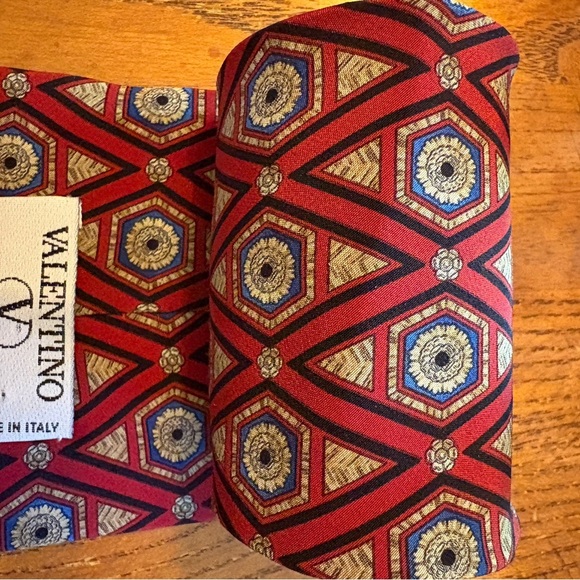Valentino Cravatte Silk Tie Red & Blue Geometric Pattern- Made In Italy-Vintage - Picture 6 of 11